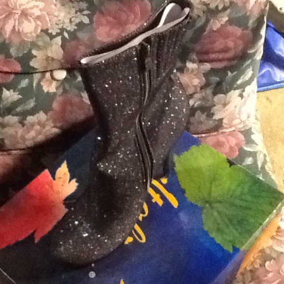 NIB Silver Shimmer Stiletto Boots - Picture 2 of 3