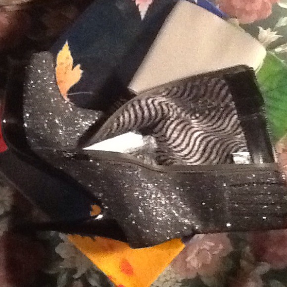 NIB Silver Shimmer Stiletto Boots - Picture 3 of 3