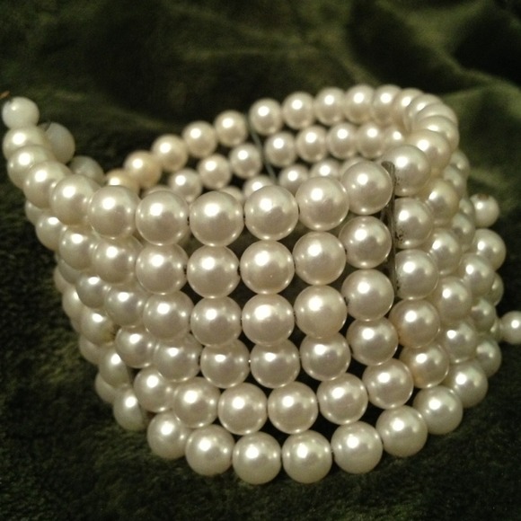 Gone 9/10 Pearl Bracelet 3-Tier Super Stylish! - Picture 3 of 4