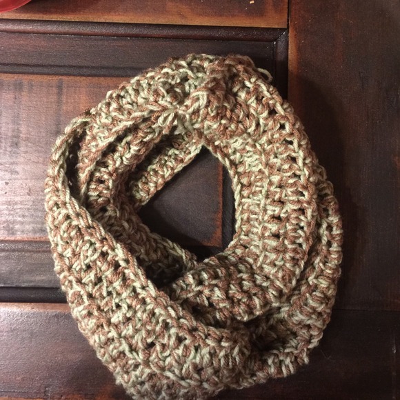 📍SOLD📍Infinity scarf