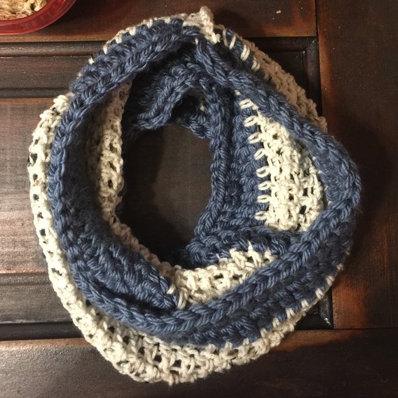 📍SOLD📍Infinity scarf