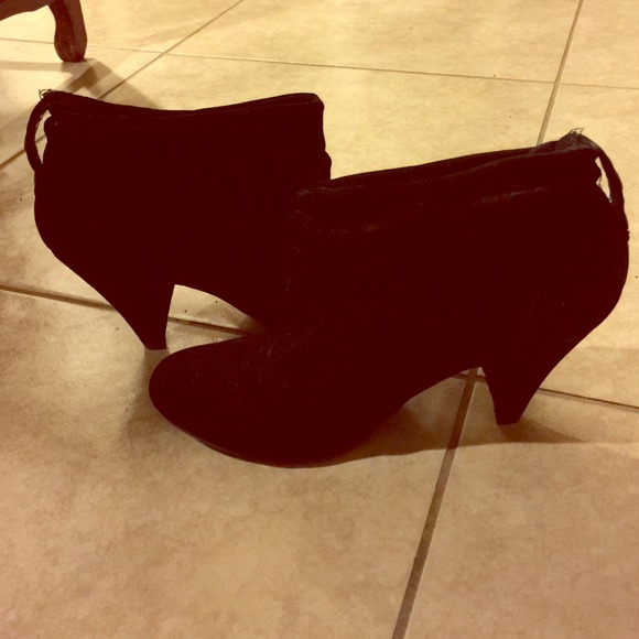 black booties