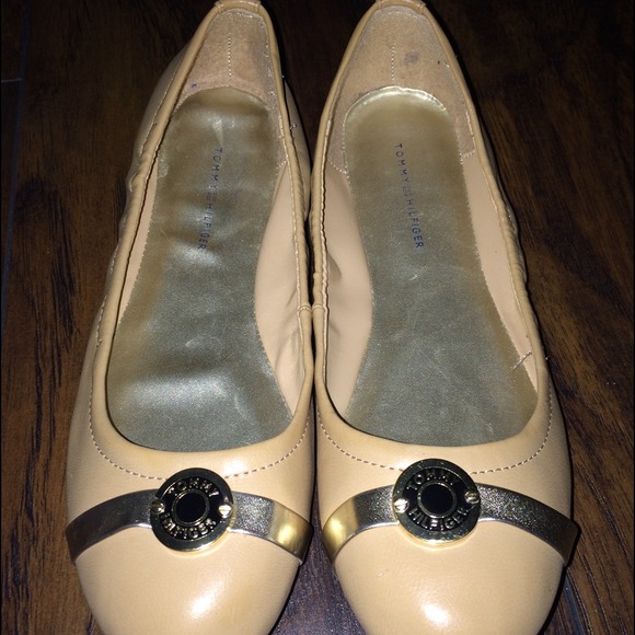 Tommy Hilfiger beige flats