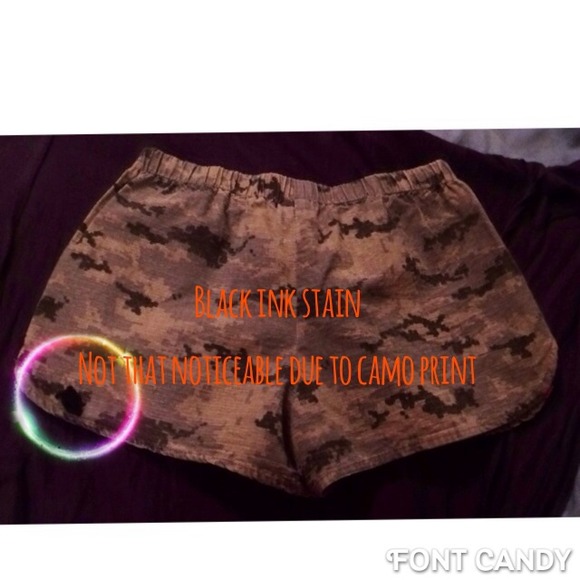 ✨SPARKLE & FADE CAMO SHORTS✨ - Picture 4 of 4