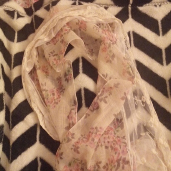 Beautiful light colored scarf!