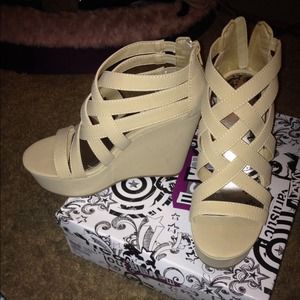 Cream wedges
