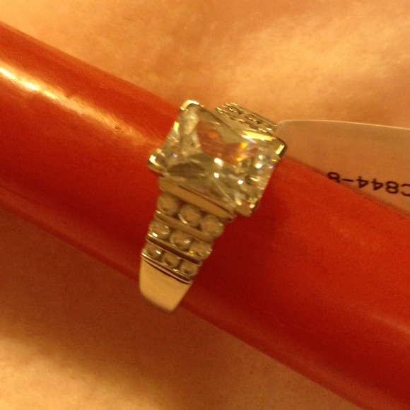 DIAMOND SIMULANT ENGAGEMENT / PROMISE RING - Picture 2 of 4