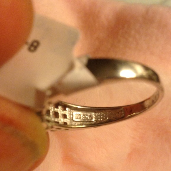 DIAMOND SIMULANT ENGAGEMENT / PROMISE RING - Picture 3 of 4