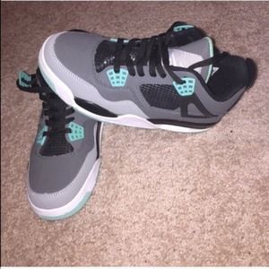 air Jordan green glow 4's men's 8.5