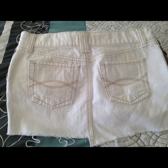 Abercrombie & fitch white skirt! Size 00 - Picture 3 of 3