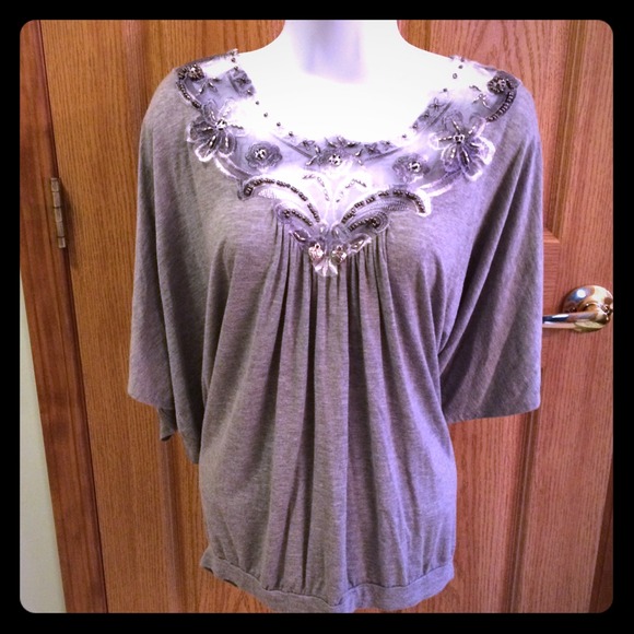 Gray Romeo &Juliet Couture batwing sleeve top