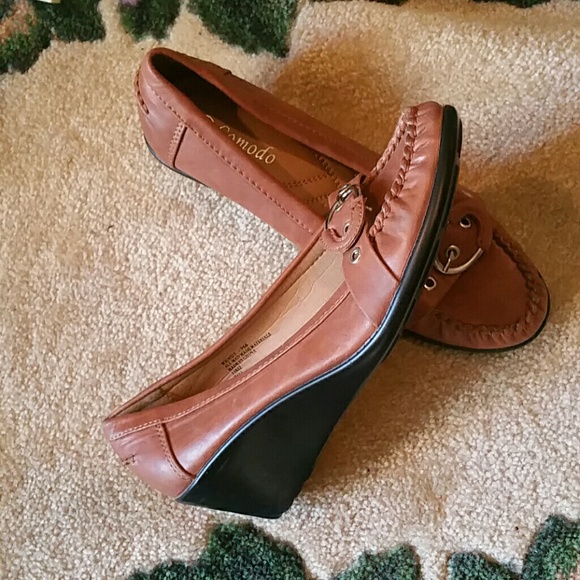 BUCKLED DRESS SHOE - Picture 2 of 3