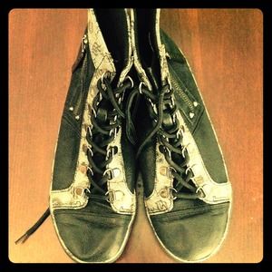 Rocawear high top sneakers!