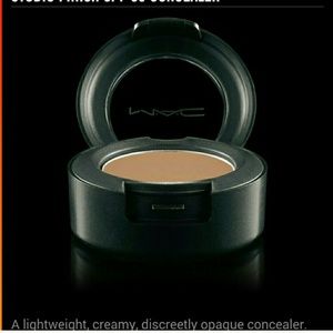 NC35 or Nw20 MAC  concealer