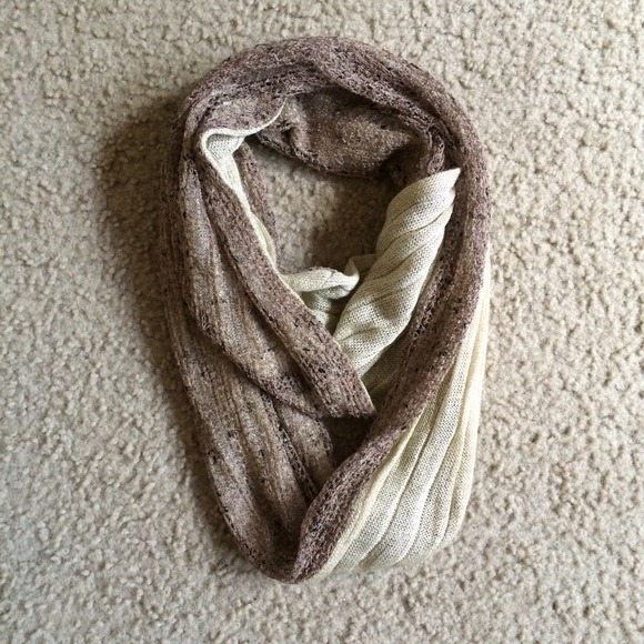 ❌SOLD❌ Double-sided neutral infinity scarf w/gold