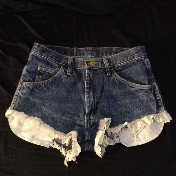 Ruffle Wrangler shorts
