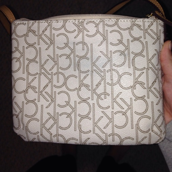Calvin Klein cross body bag - Picture 2 of 4