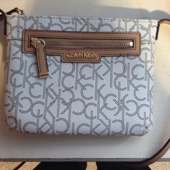 Calvin Klein cross body bag - Picture 4 of 4