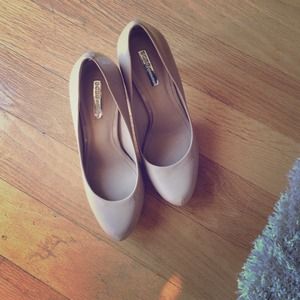 Bcbg generation patent leather heels.