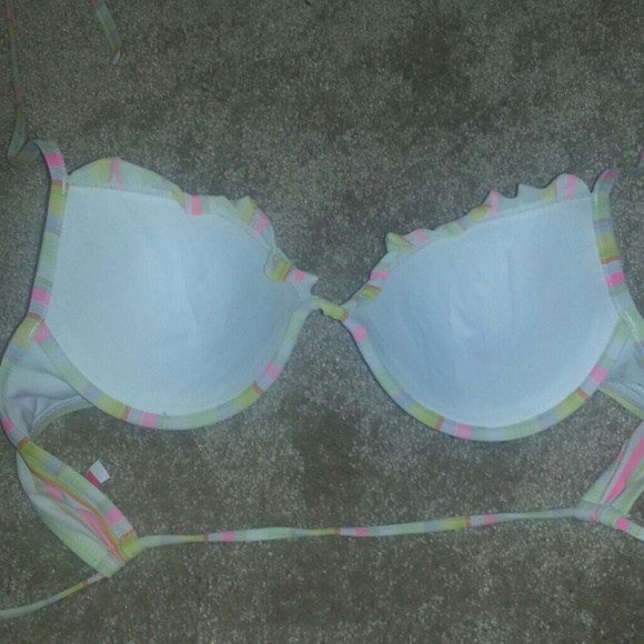 Traded✔Victoria's Secret 36C pushup swim top? - Picture 2 of 3