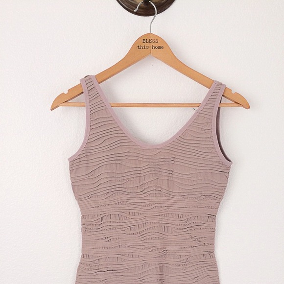 ✨HP✨NWT Fitted Dress - Picture 2 of 4