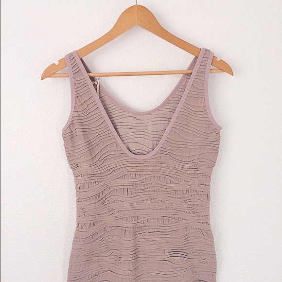 ✨HP✨NWT Fitted Dress - Picture 3 of 4