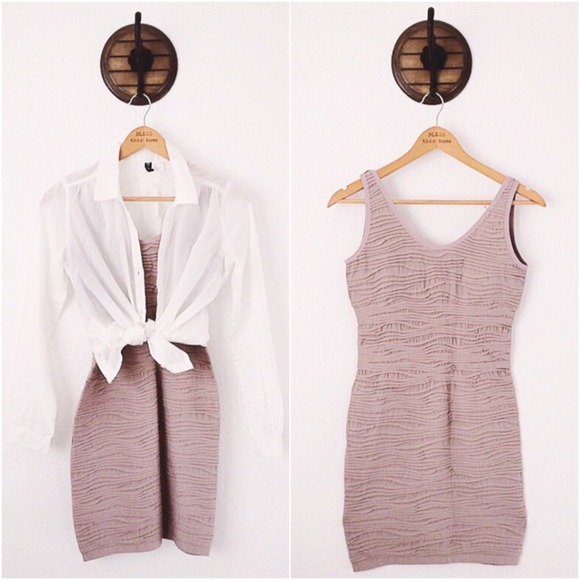 ✨HP✨NWT Fitted Dress - Picture 1 of 4
