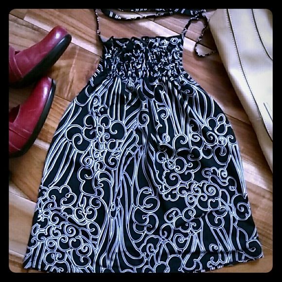 F21 Black/cream halter top