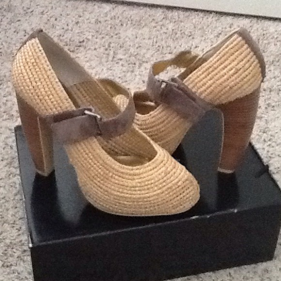 Zinc Raffle natural heels size 9