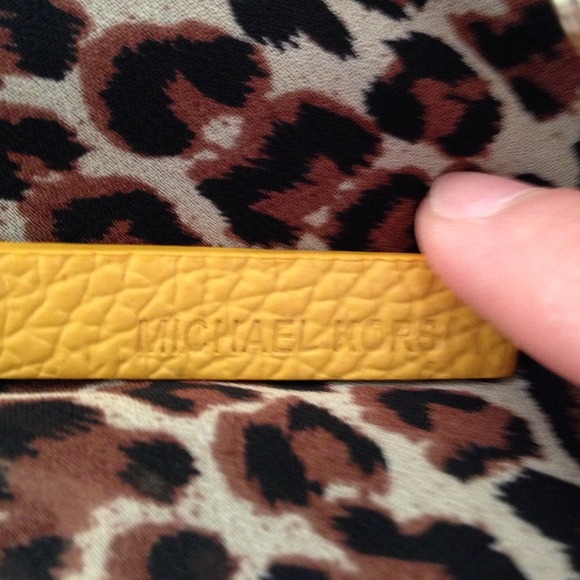Michael kors yellow and gold belt - Picture 3 of 4