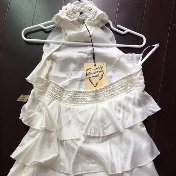 Pearl Ruffle Halter top - Picture 2 of 4
