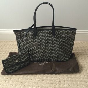 Medium size travel shopper tote bag