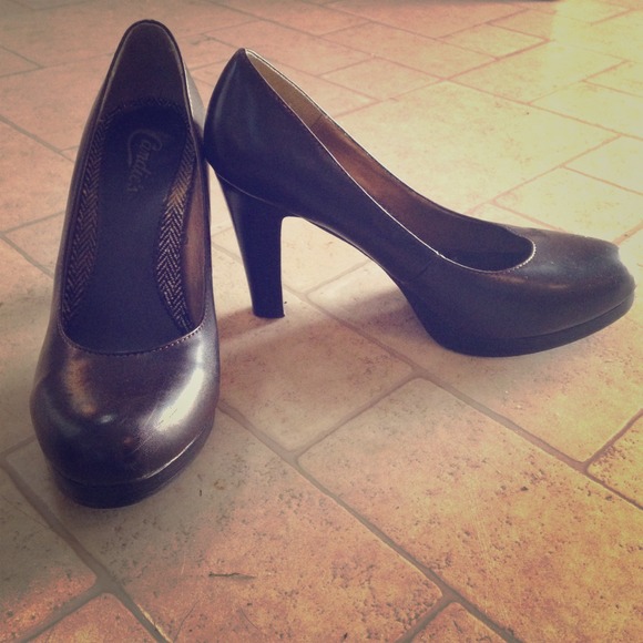 Brown leather pumps