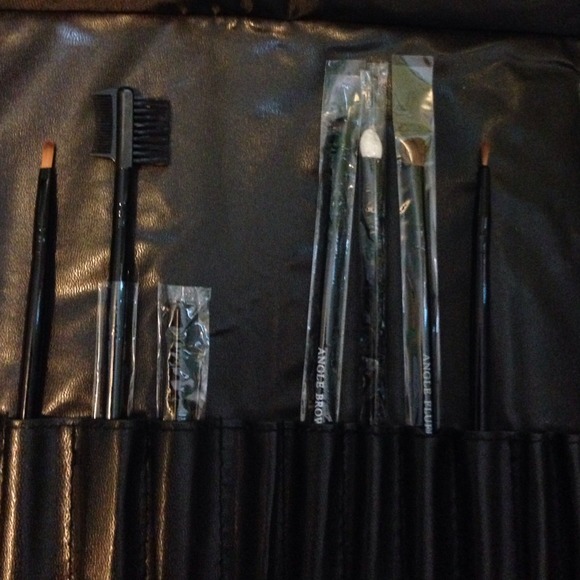 *traded*Makeup brush set - Picture 3 of 4