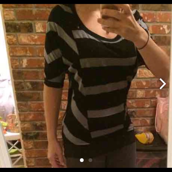 Size small - Picture 2 of 3