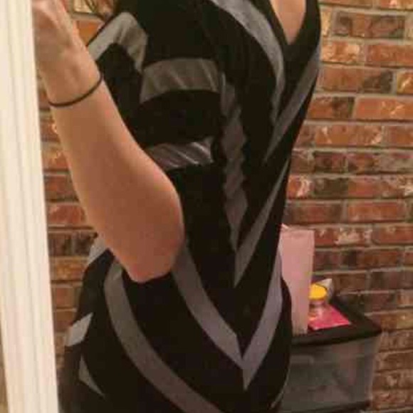 Size small - Picture 3 of 3