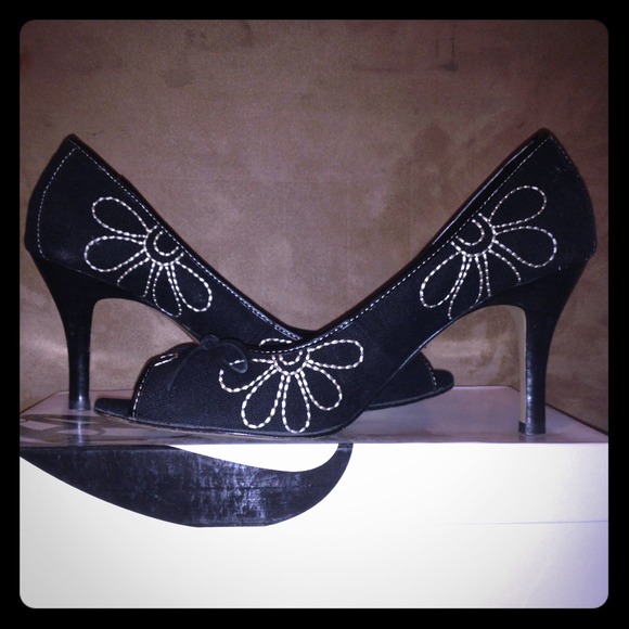 Nine West Glennd4 Black Fabric 10M Heels