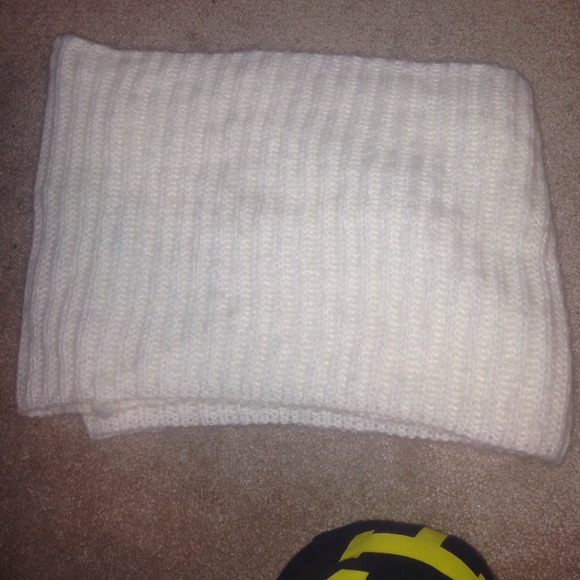 White infinity scarf