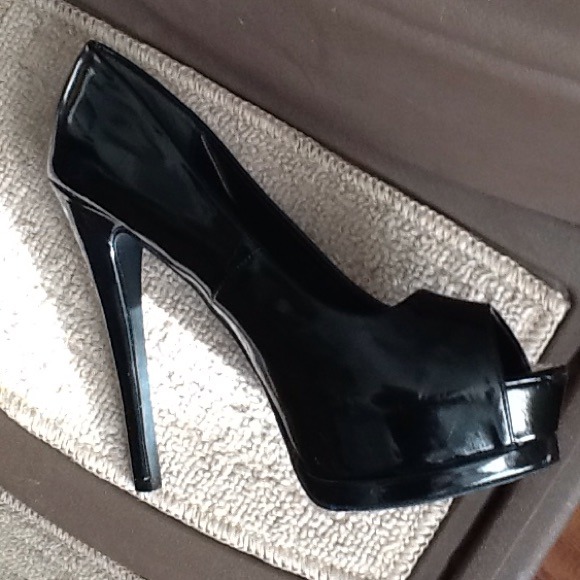 Shoes - Picture 2 of 4