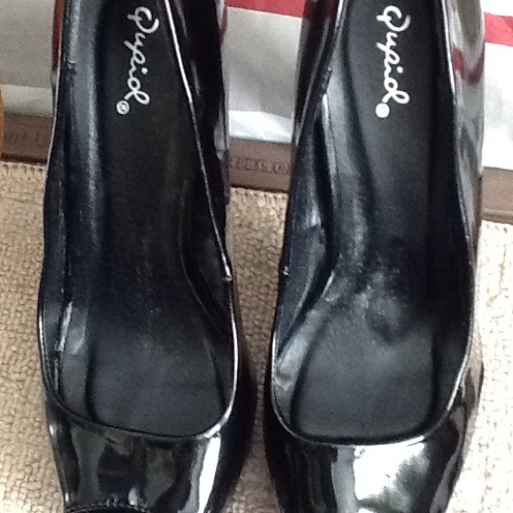 Shoes - Picture 3 of 4