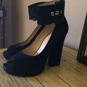 Nine West. Black suede pump. SZ 7