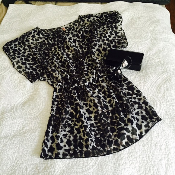Lightweight  animal print cover up 🌴😎