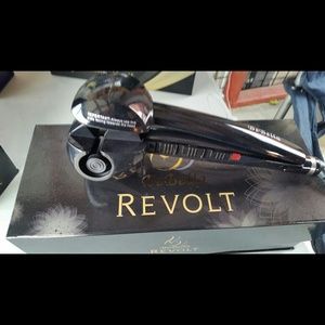 Revolt hair curler