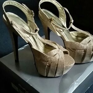 Size 8 gold toned 6" heels