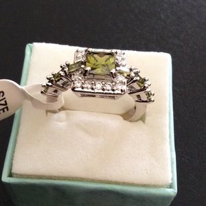 🆕 Gorgeous Ring - PERIDOT GEMSTONE