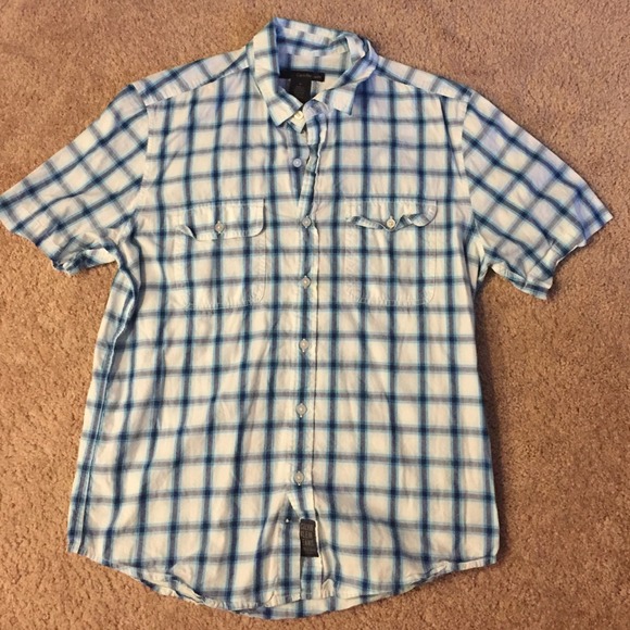 Short sleeve button up