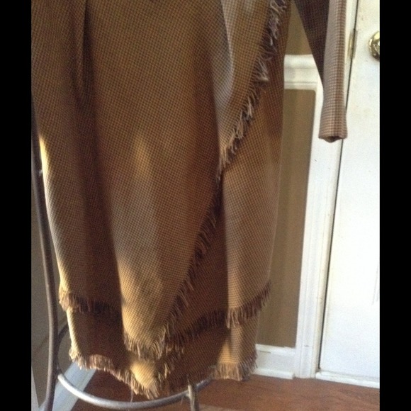 NEW LISTING beautiful dress - Picture 2 of 3