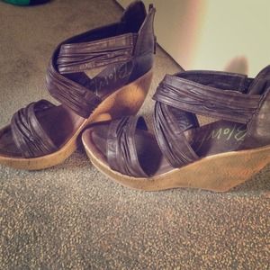 Final Reduction! Brown Blowfish Wedges