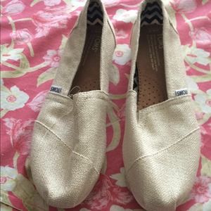 White/cream toms 8.5