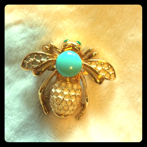Stella & Dot Bee Brooch